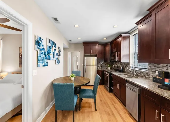 The Bucklogan Nest Sleeps 6 Walk To Blue Line - *