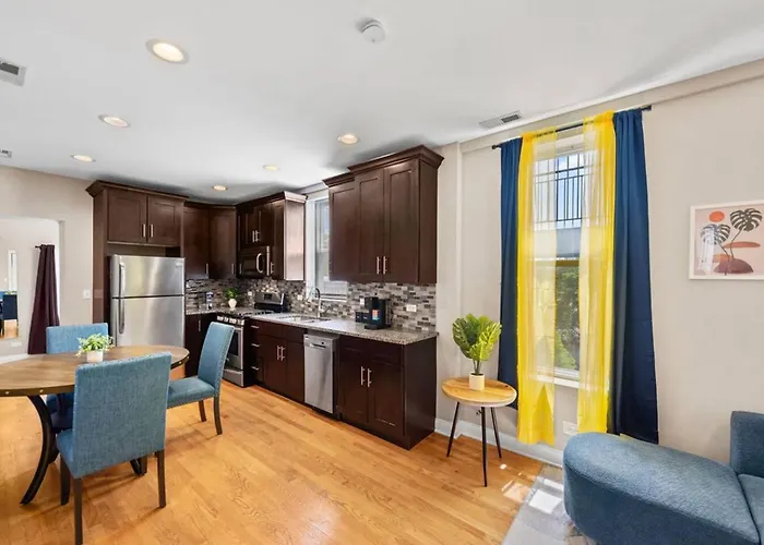 The Bucklogan Nest Sleeps 6 Walk To Blue Line - Apartamento